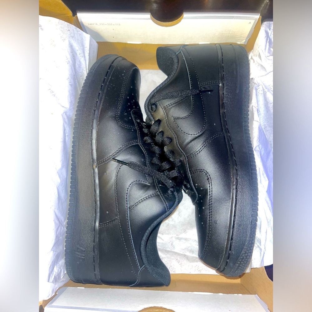 BLACK NIKE AIR FORCE 1